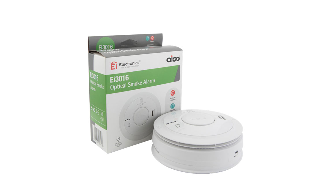 Optical Smoke Detector Ei3016 with packaging.