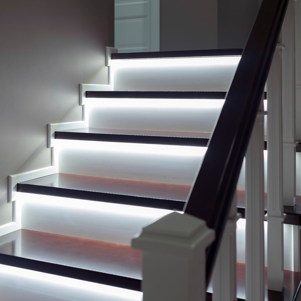 Staircase LED Strip Lighting, Ambient Lighting, Modern Home Decor
