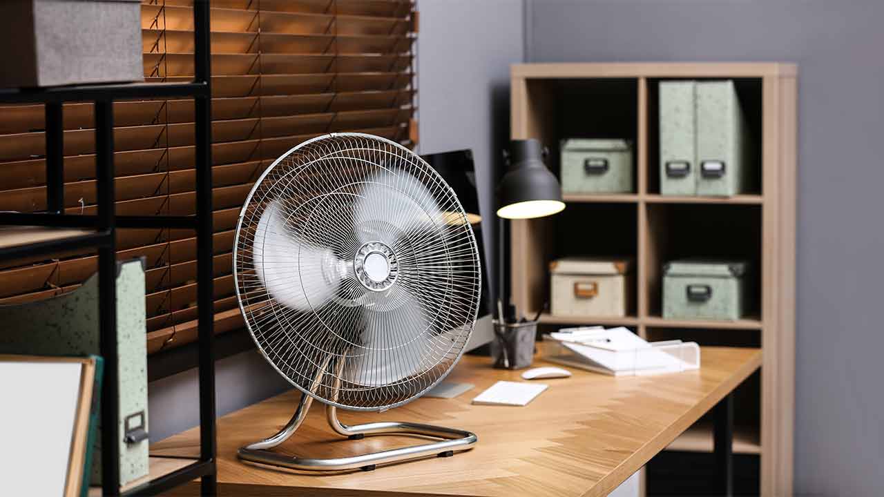 Desk ventilation fan