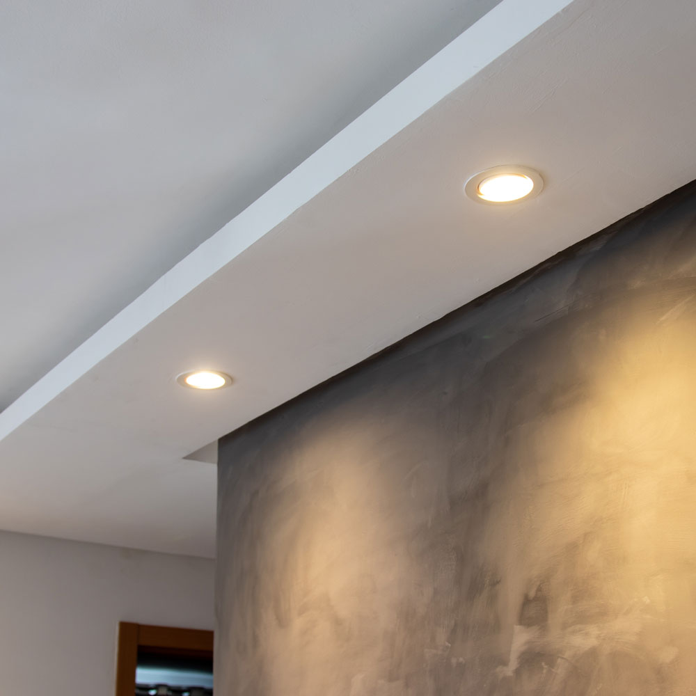 Downlights with visible trim